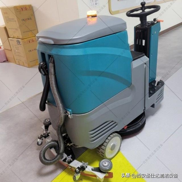 拉卡拉POS机：驾驶式洗地机A8，电瓶驱动，洗地吸干设计，学校保洁拖地设备