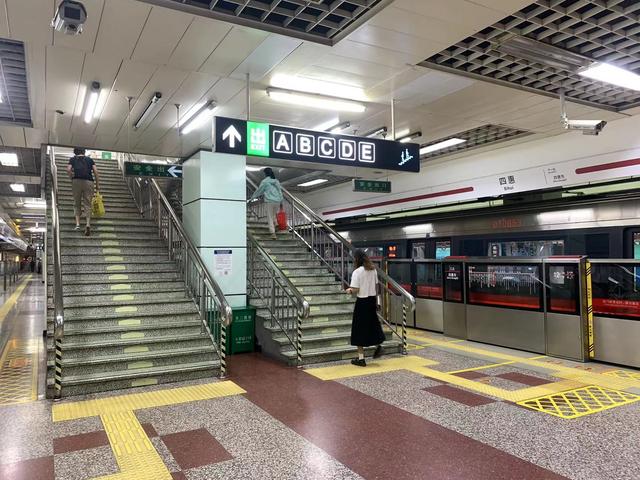 正规POS机：北京158条公交50座地铁站恢复运营，记者探访——