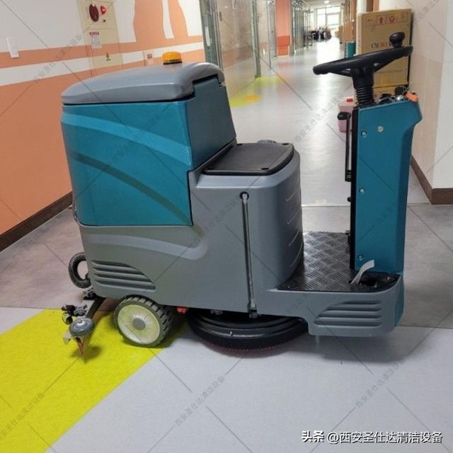 拉卡拉POS机：驾驶式洗地机A8，电瓶驱动，洗地吸干设计，学校保洁拖地设备