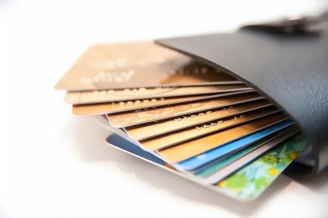 拉卡拉代理：信用卡逾期，储蓄卡的钱会被划走吗？这3种情况下会被扣走