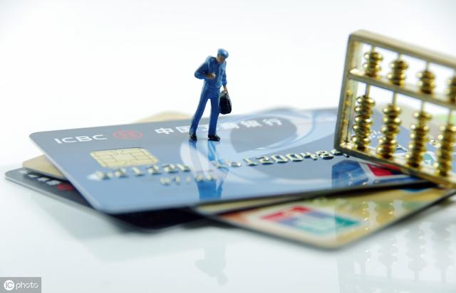 拉卡拉POS机传统出票版：信用卡欠债35万，月薪1万，面临全面逾期。如何与银行协商？